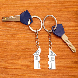 House keychains on a wood table, representing California community property and trusts